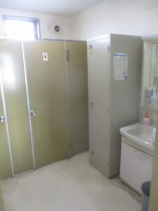 従業員トイレ施工前1